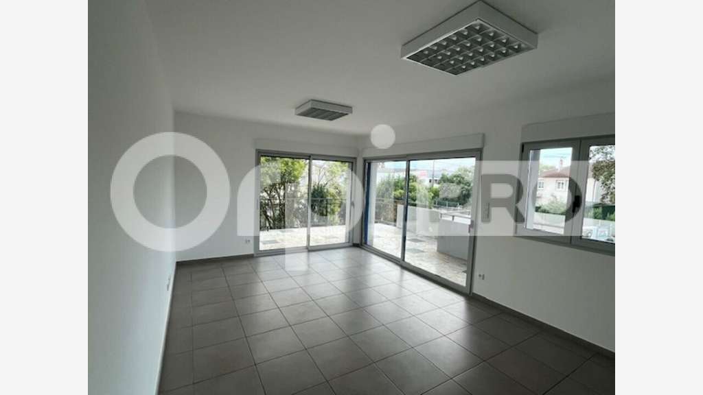 Local 30m² R+1 à louer avec parking à Montauban