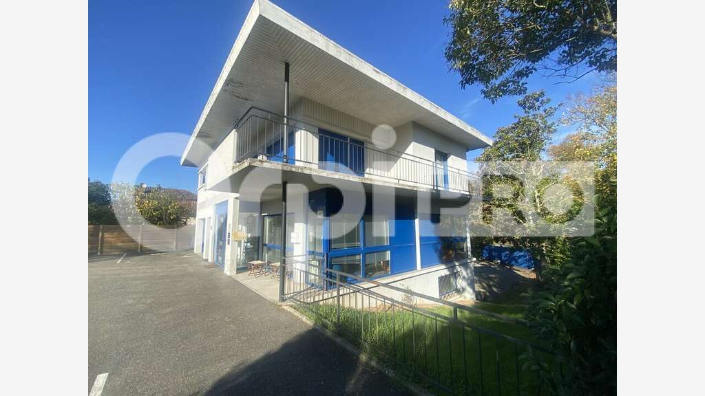 Local 30m² R+1 à louer avec parking à Montauban