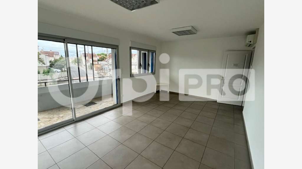 Local 30m² R+1 à louer avec parking à Montauban