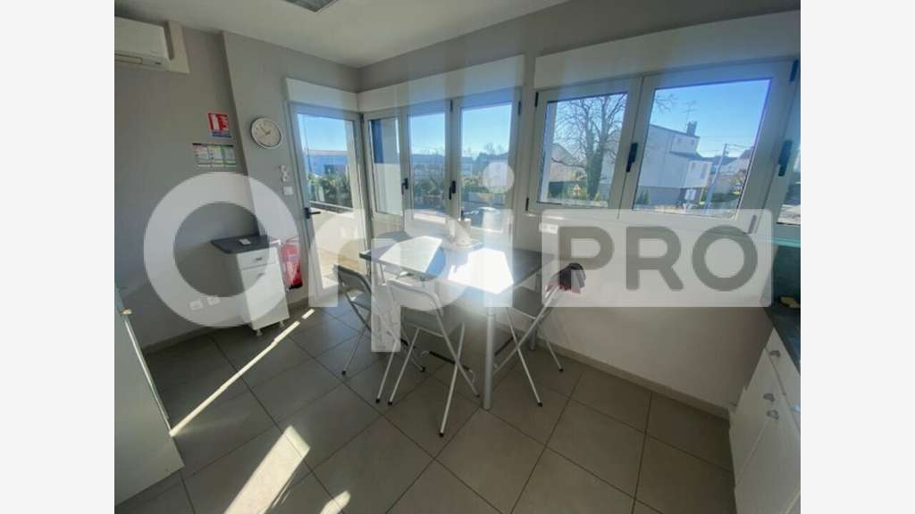 Local 30m² R+1 à louer avec parking à Montauban