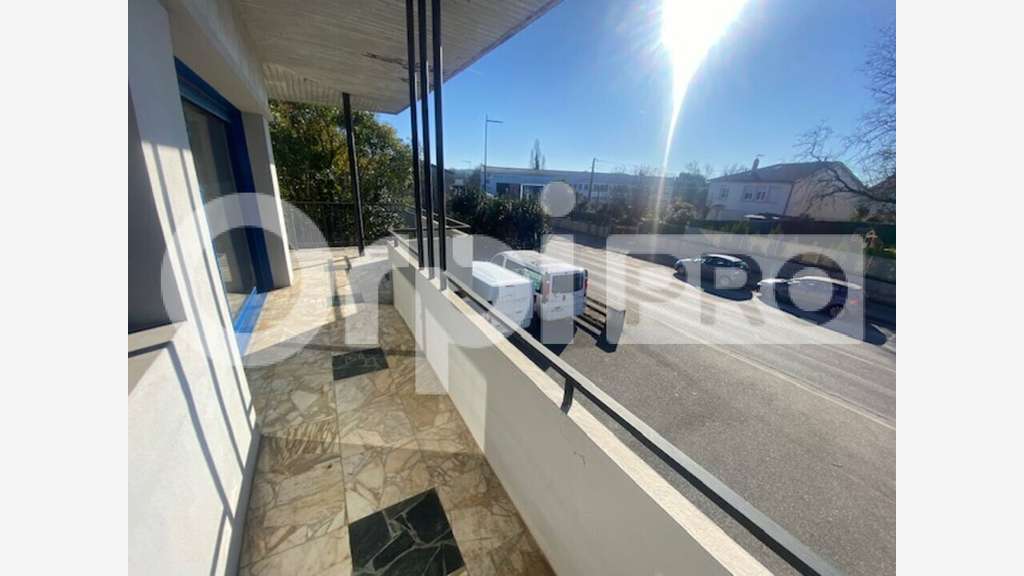Local 30m² R+1 à louer avec parking à Montauban