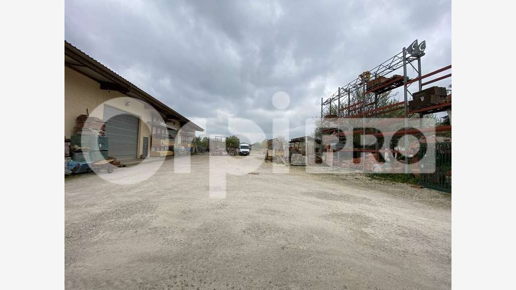A louer local d'activité de 770m² à Montauban Nord