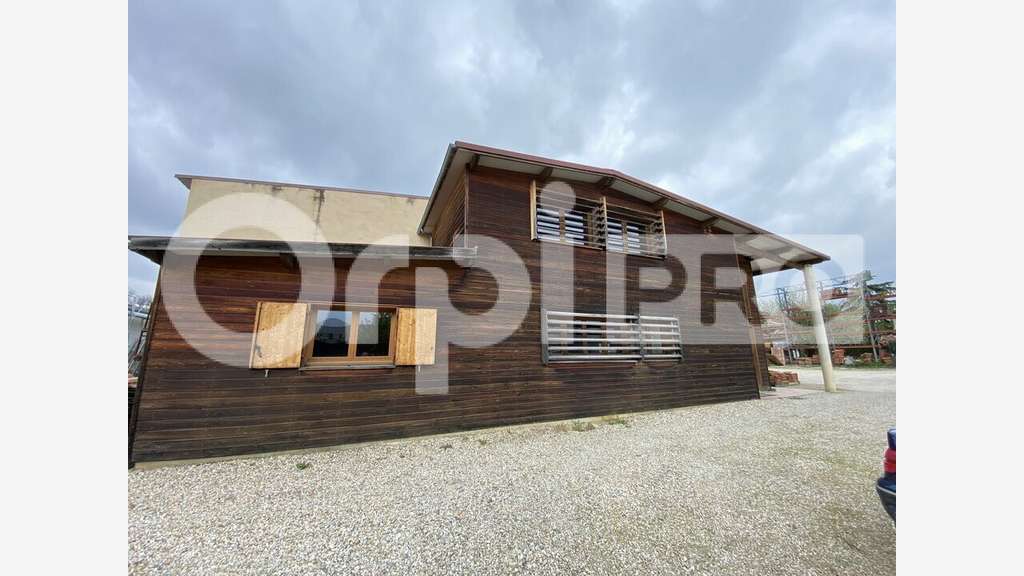 A louer local d'activité de 770m² à Montauban Nord