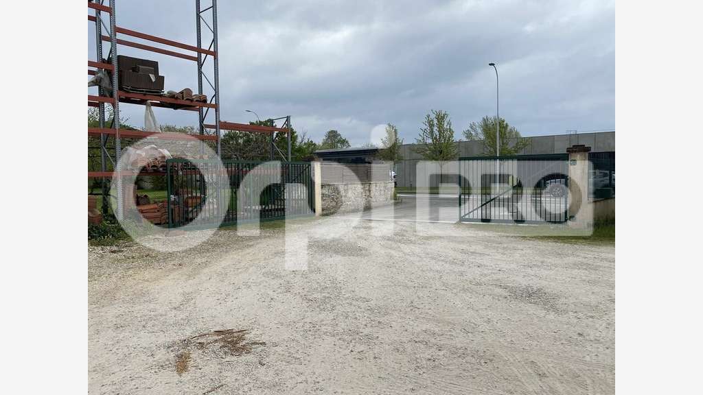 A louer local d'activité de 770m² à Montauban Nord
