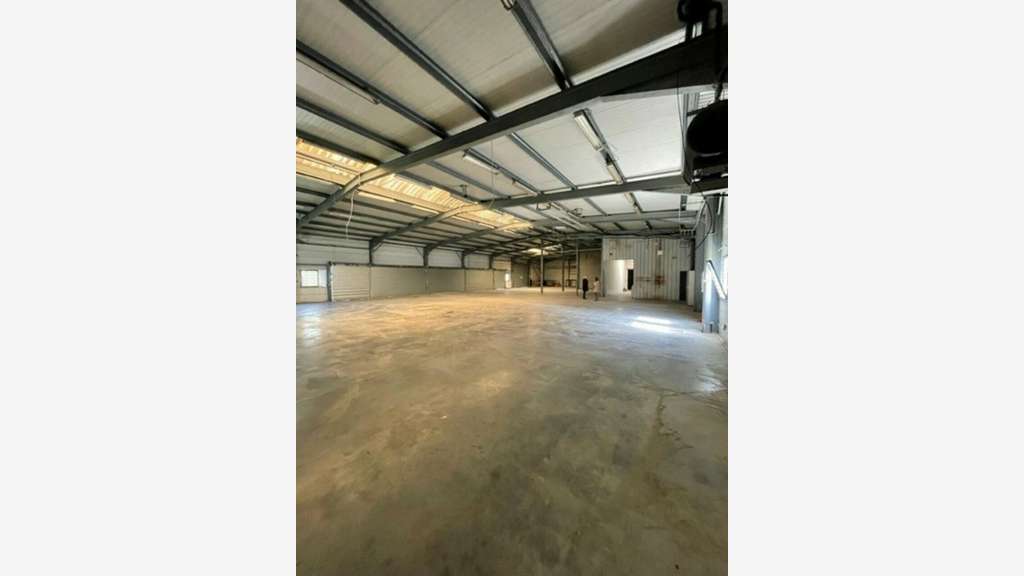 Loue local d'activité de 1300m² à Montauban