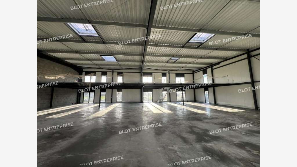 Loue cellule activités 450m² Montauban-de-Bretagne