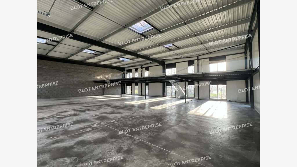 Loue cellule activités 450m² Montauban-de-Bretagne