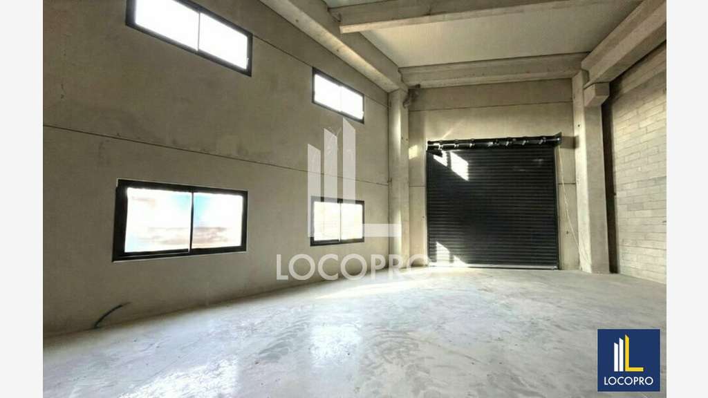 Loue local d'activité neuf de 211m² à Montauroux
