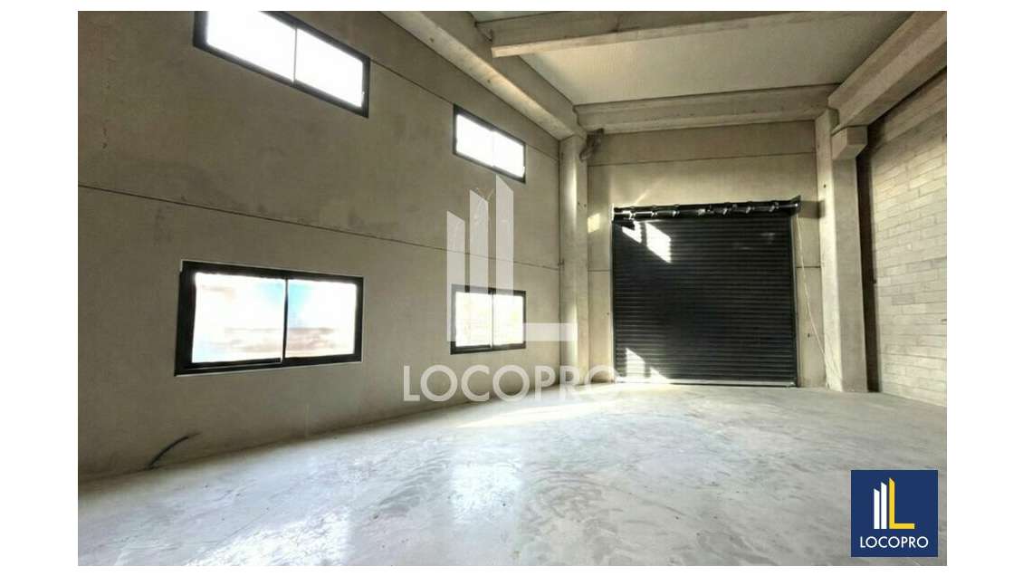 Loue local d'activité neuf de 211m² à Montauroux