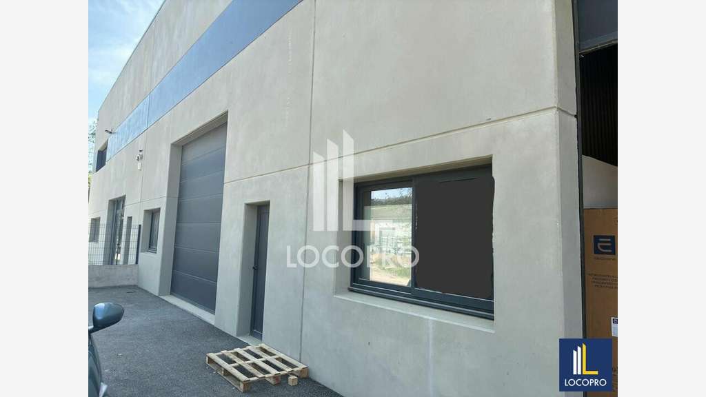 A louer local d'activité neuf 166m² ZA Montauroux