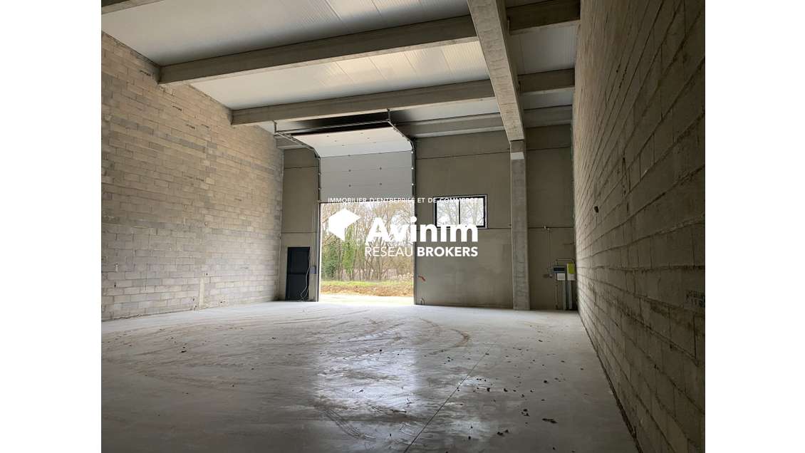 Local industriel neuf de 211 m² a Montauroux