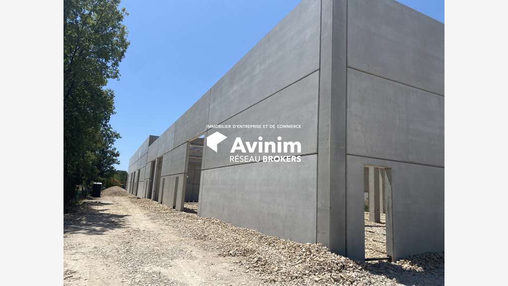Bâtiment neuf 2047m² sur terrain 2700m² Montauroux