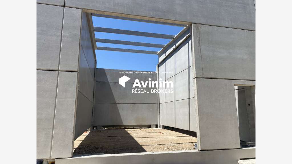 Bâtiment neuf 2047m² sur terrain 2700m² Montauroux