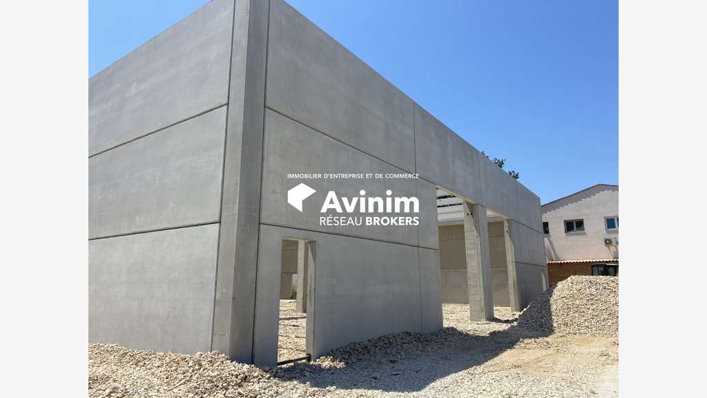 Bâtiment neuf 2047m² sur terrain 2700m² Montauroux