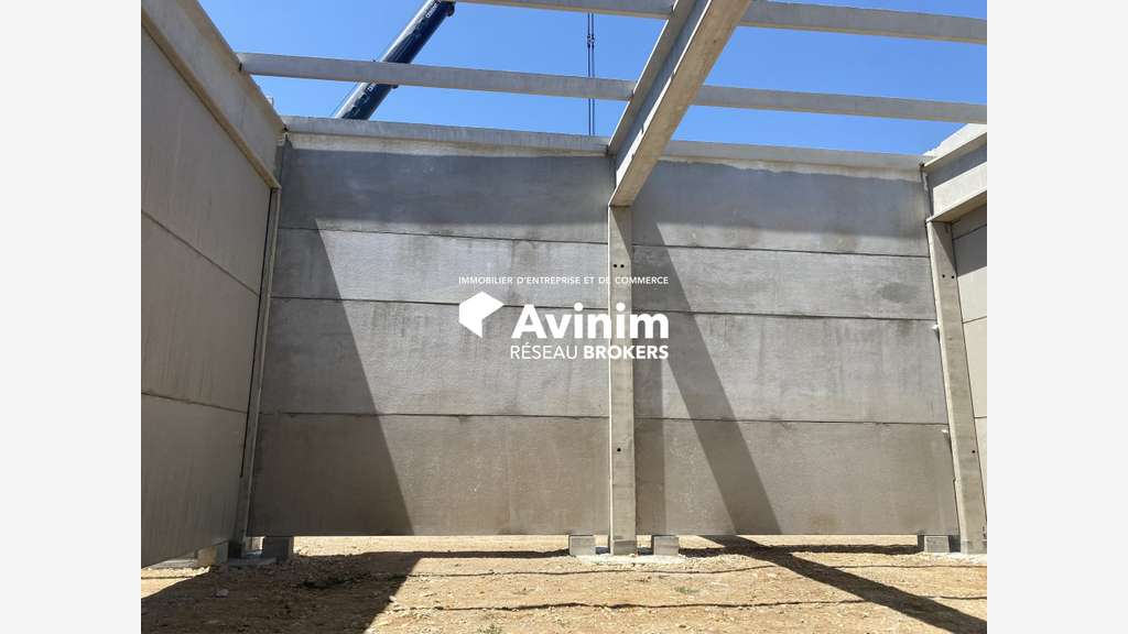 Bâtiment neuf 2047m² sur terrain 2700m² Montauroux