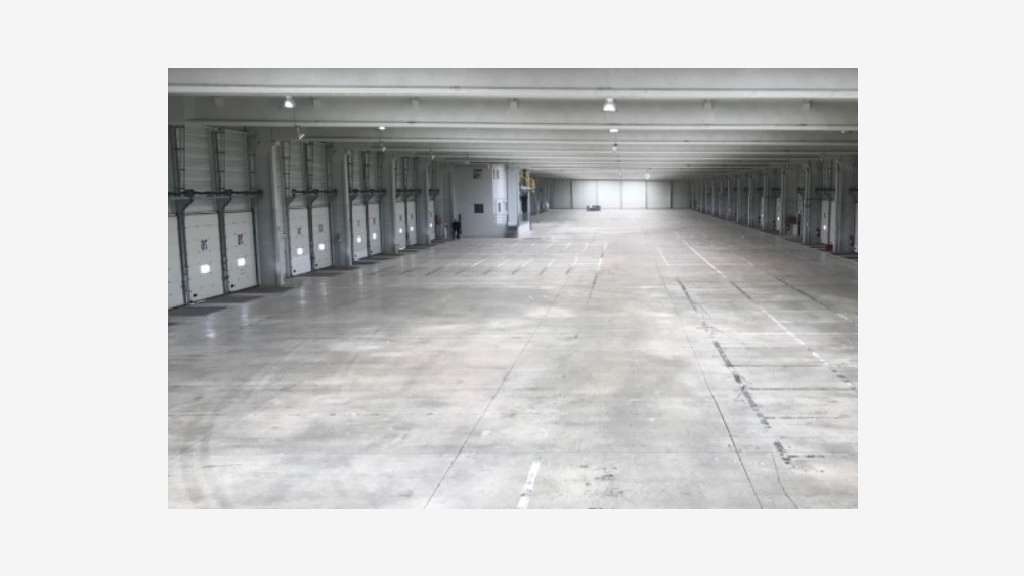 Achat ou location d'un entrepôt de 8 899 m² à Mo