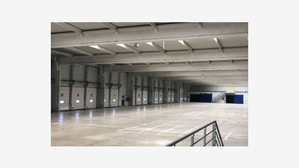 Achat ou location d'un entrepôt de 8 899 m² à Mo