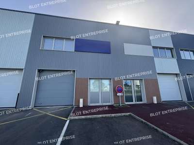 A louer locaux d'activités 234m² Montbert RD137