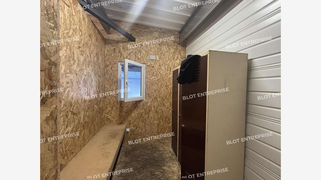 A louer cellules 340m² divisibles en 1 à Montbert