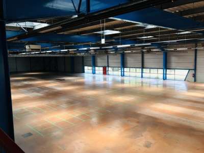 À louer – entrepôt de 2 300 m² à Montchanin à prox
