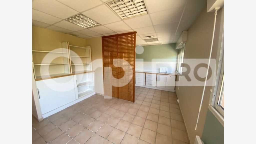 A louer local professionnel 30m² centre Montech
