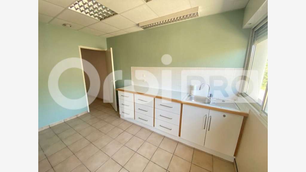 A louer local professionnel 30m² centre Montech