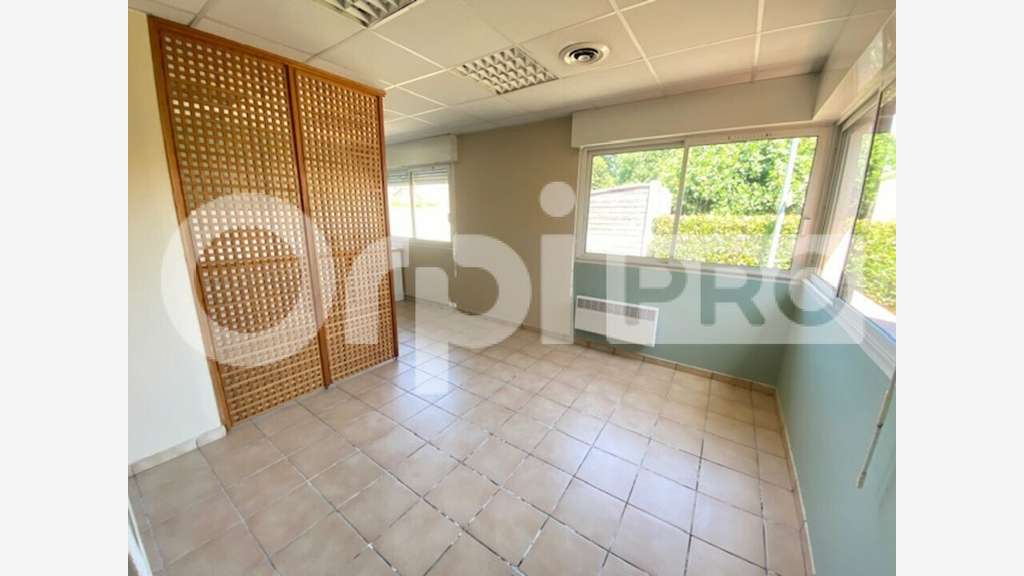 A louer local professionnel 30m² centre Montech
