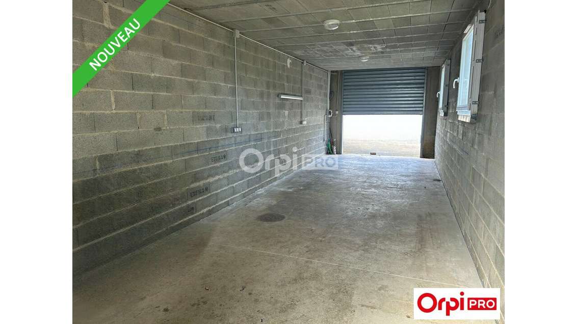 Local d'activité de 240m² à louer à Montélier