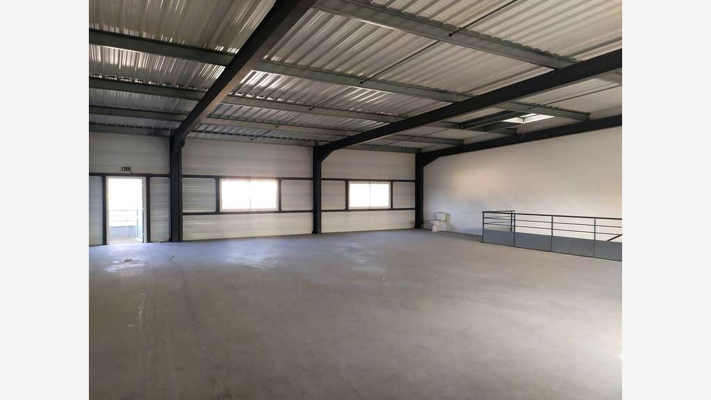 Local d'activités et bureaux 400m² Montélimar