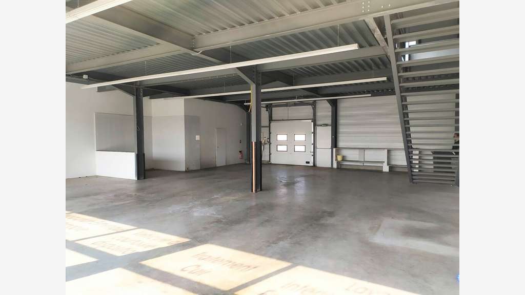 Local d'activités et bureaux 400m² Montélimar