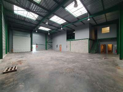 Location Locaux d'activités - Entrepôts à Montélimar