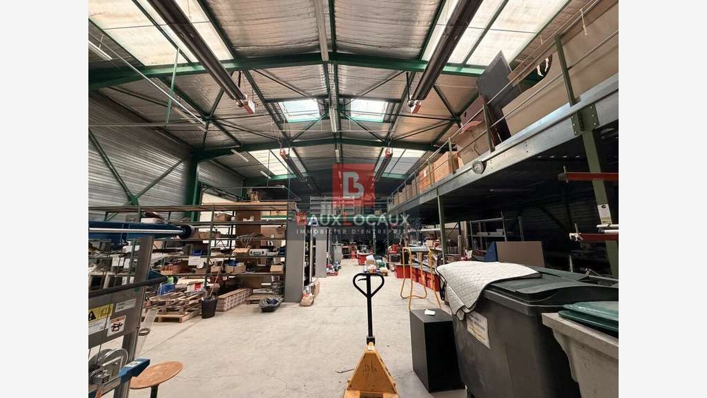 Local d'activité bureaux de 980m² à louer Monteux