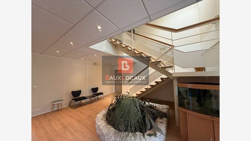 Local d'activité bureaux de 980m² à louer Monteux