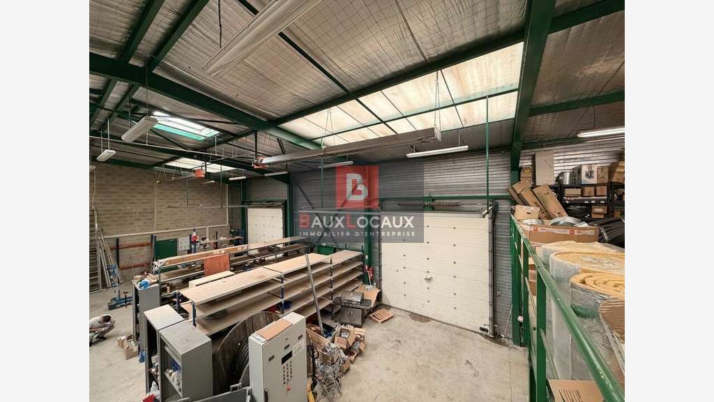 Local d'activité bureaux de 980m² à louer Monteux