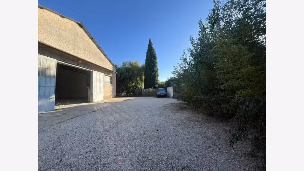 Local d'activité de 213m² à louer à Monteux