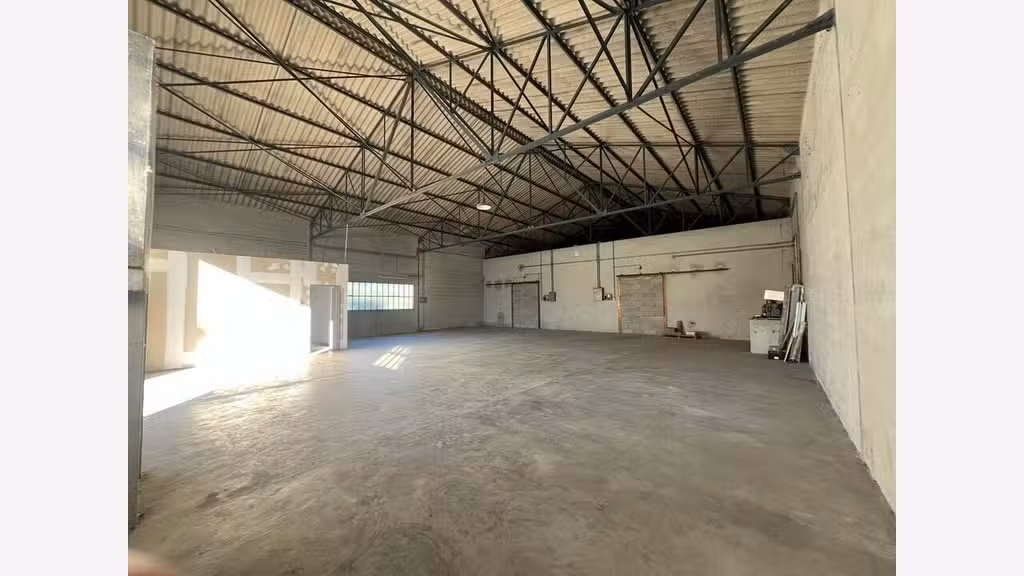 Local d'activité de 213m² à louer à Monteux