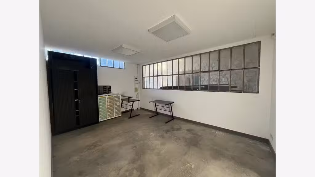 Local d'activité de 213m² à louer à Monteux