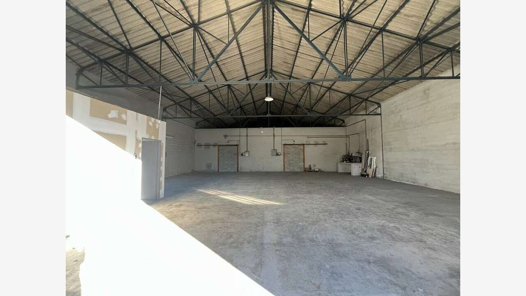 Local d'activité de 213m² à louer à Monteux