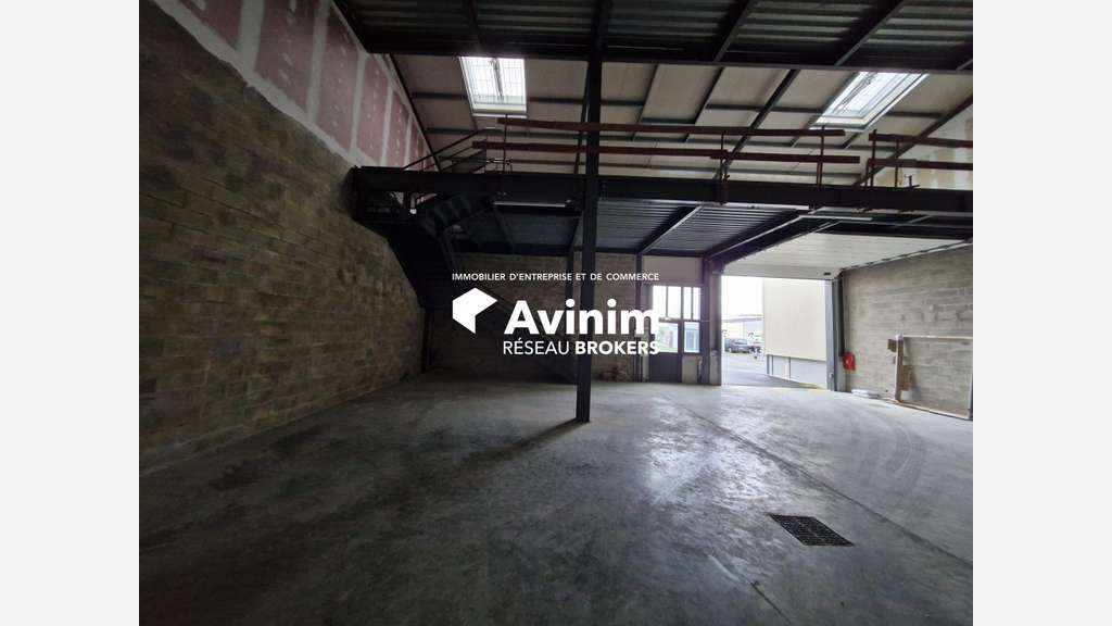A louer beau local rénové 255m² ZI de Vaucanson