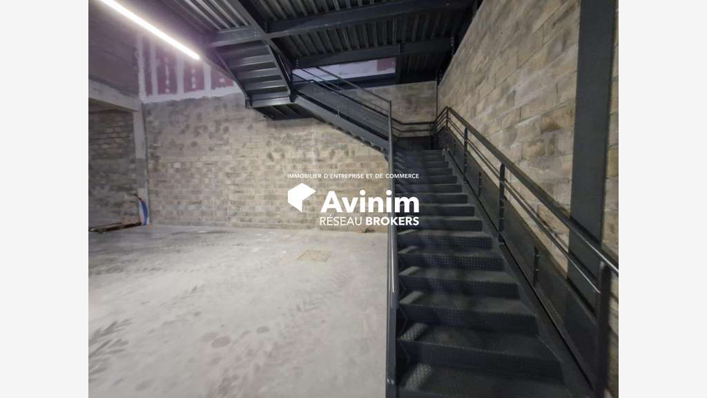 A louer beau local rénové 255m² ZI de Vaucanson