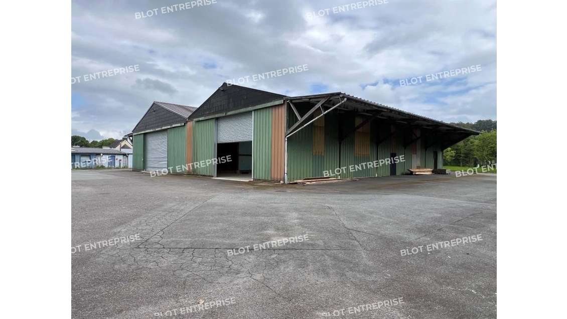 A louer local d'activités 670m² Montfort-sur-Meu