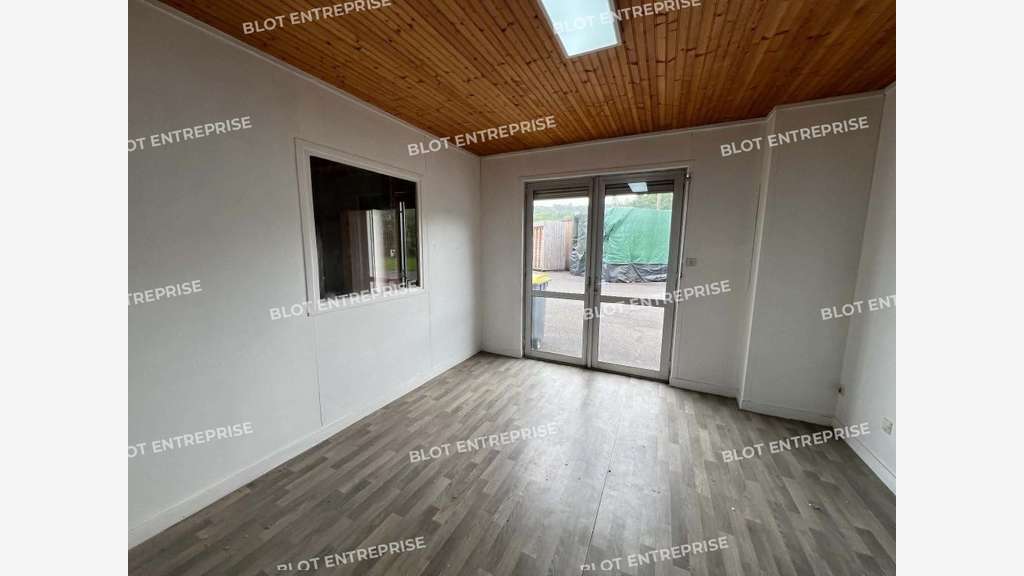 A louer local d'activités 670m² à Montfort-sur-Meu