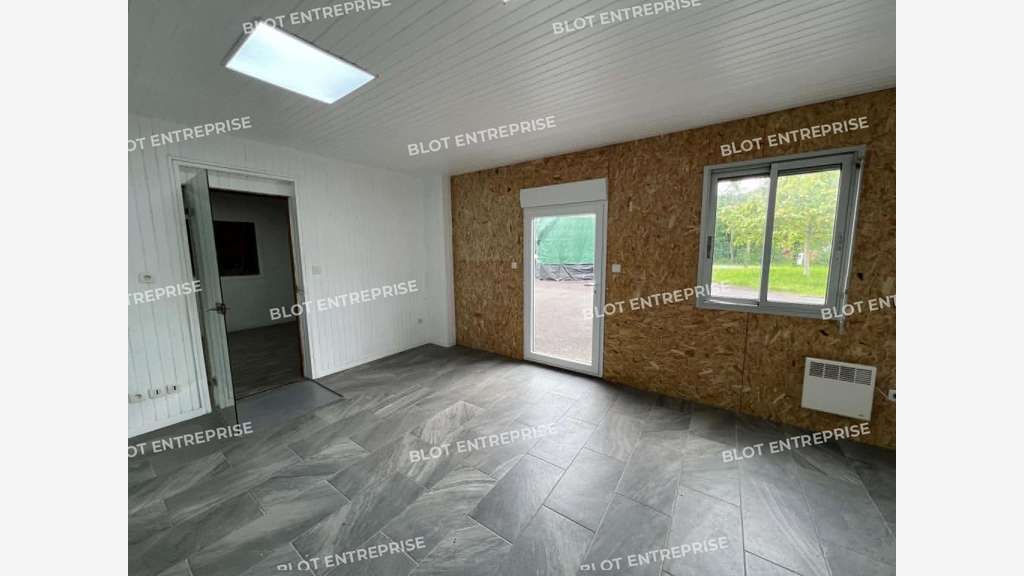 A louer local d'activités 670m² à Montfort-sur-Meu