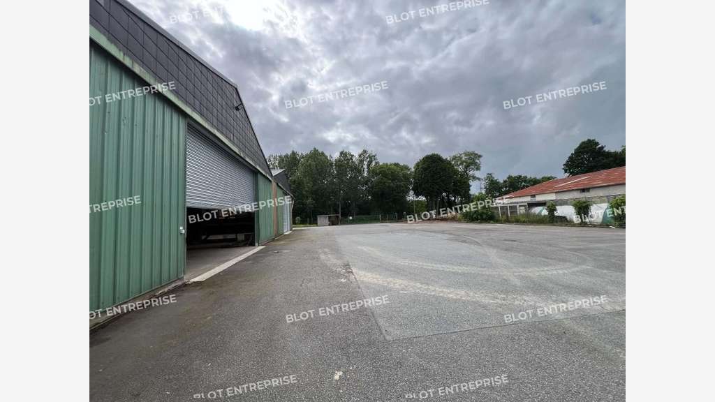 A louer local d'activités 670m² à Montfort-sur-Meu