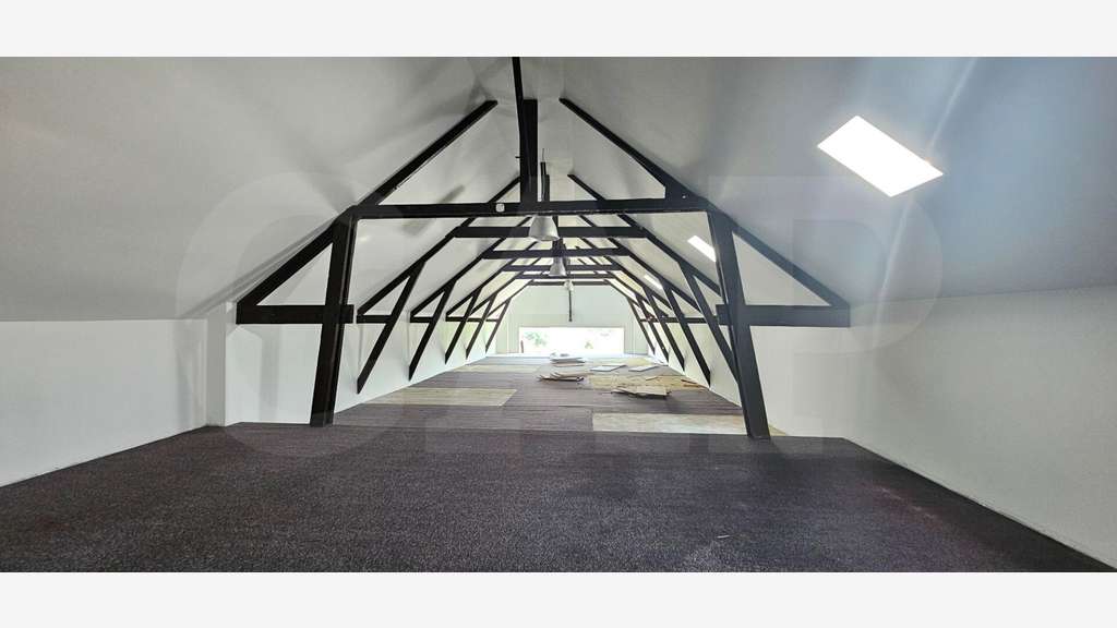 A louer bâtiment indépendant 480m² à Montgermont