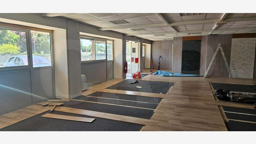 A louer bâtiment indépendant 480m² à Montgermont