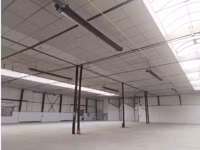À vendre ou louer entrepôt 2368m² à Montierchaume 