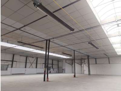 À vendre ou à louer – Entrepôt de 2 368 m² à Monti