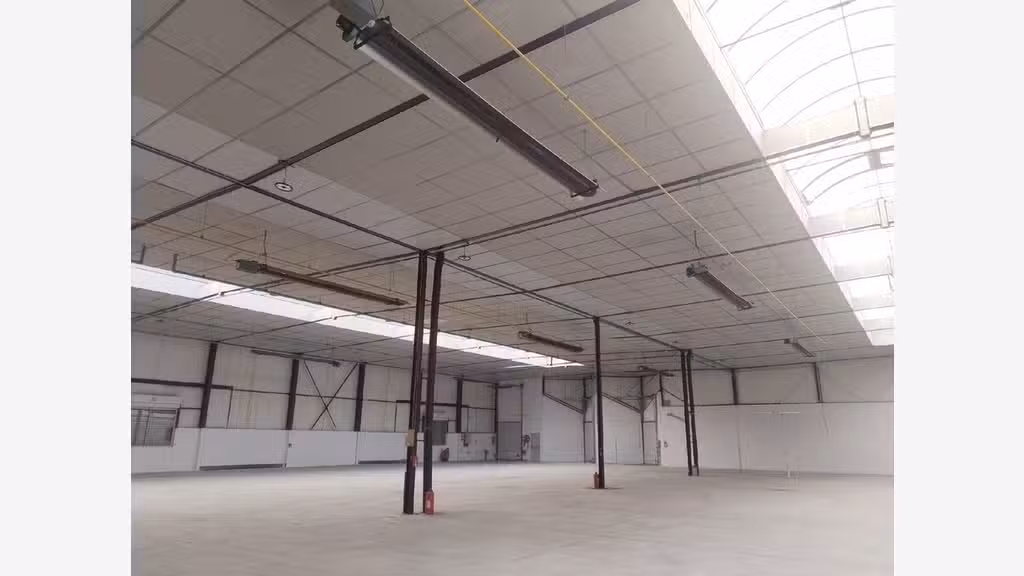 À vendre ou à louer – Entrepôt de 2 368 m² à Monti
