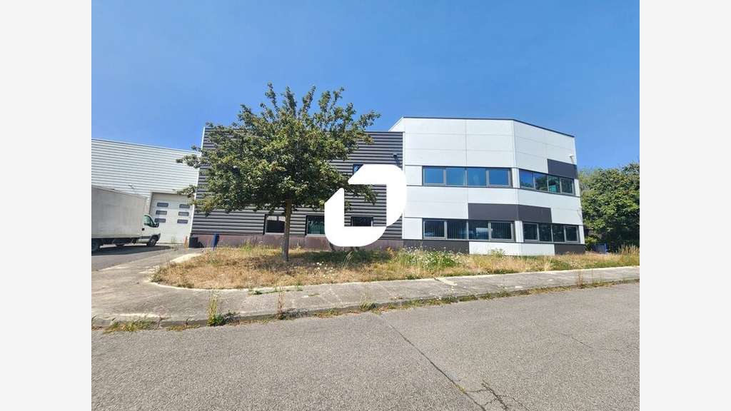 Situé au sein de la zone d'activités de la Zone de